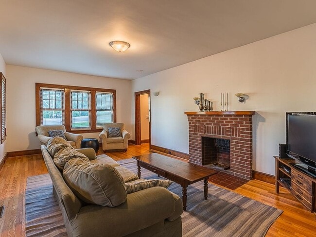 Building Photo - 1310 N Main St Unit 1