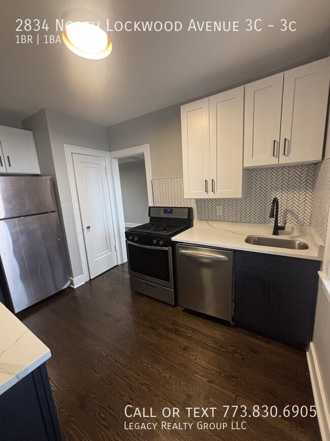 Photo - 2834 N Lockwood Ave Unidad 3c