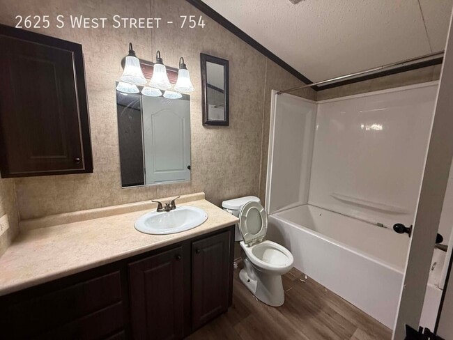 Photo - 2625 S West St