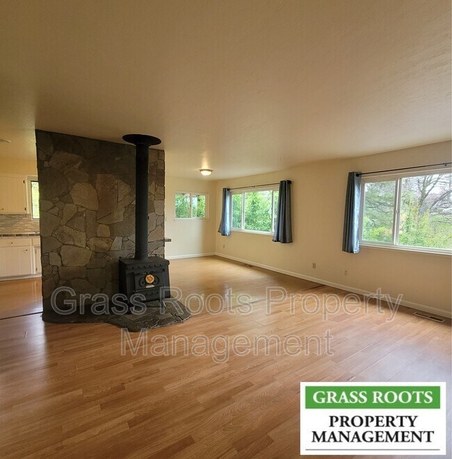 Photo - 255 N Auburn St