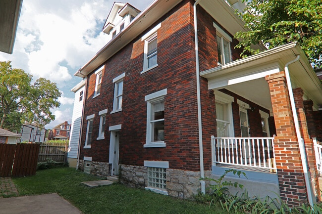 Exterior izquierdo de la casa - 348 Chittenden Ave