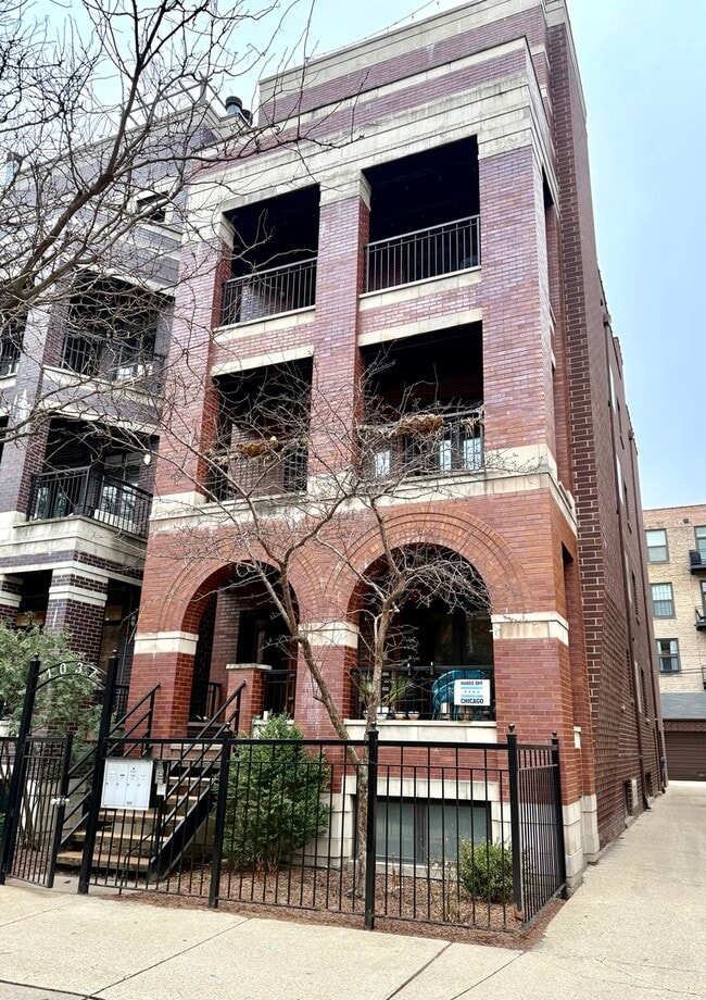 Building Photo - 1037 W Monroe St Unit 2