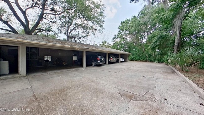 Photo - 1464 Holmesdale Rd