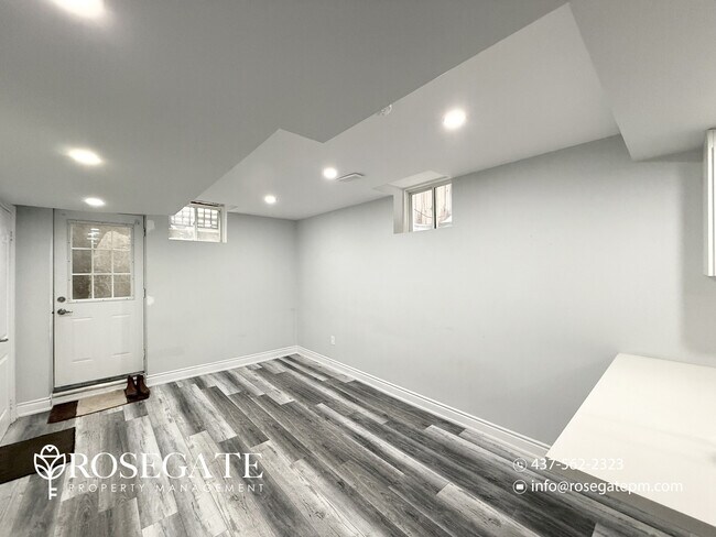 Photo - All-Inclusive 2-Bedroom Unit with Parking in Brampton (Utilities Included) Unité 2