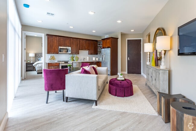 2 BR, 2 BA - Walton - 1025 SF