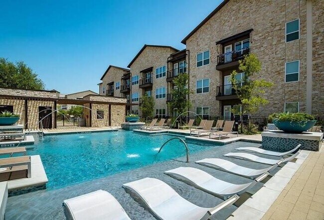 Photo - 11700 Luna Rd Unit b1