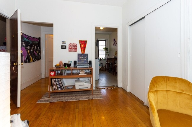 Photo - 9/1 Sunny top floor 2BR with balcony near Packard's Corner!