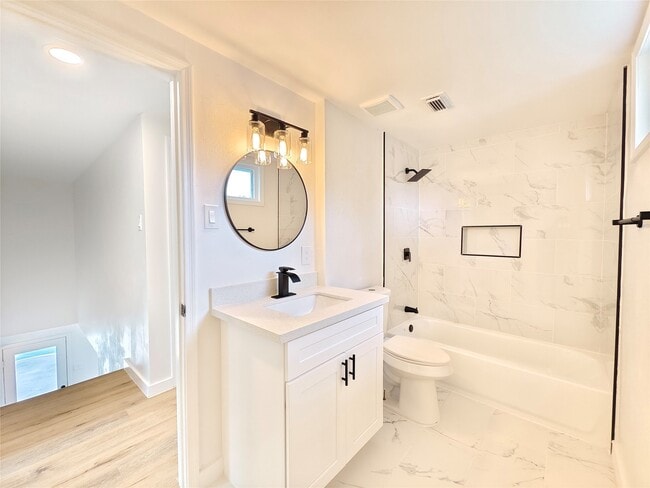 Photo - 4106 Clovernook Ln