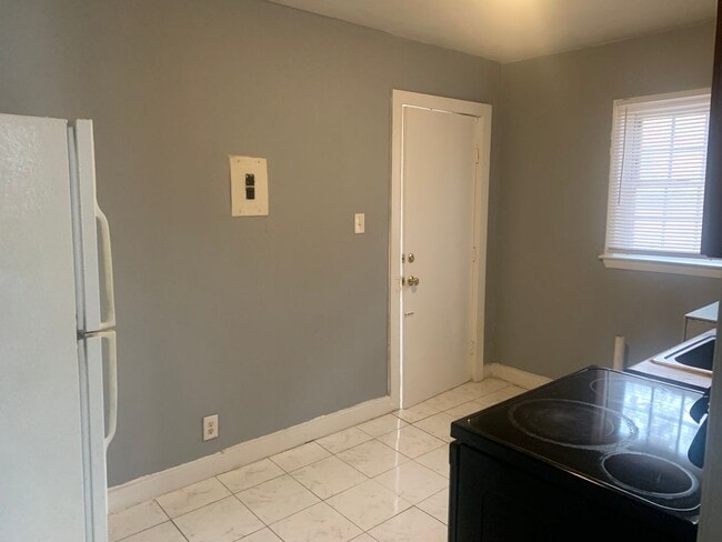 Photo - Cozy Two Bedroom Duplex in Lincoln Heights!