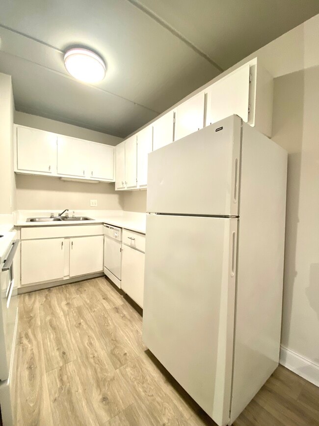 Photo - Cedar Creek Apartments