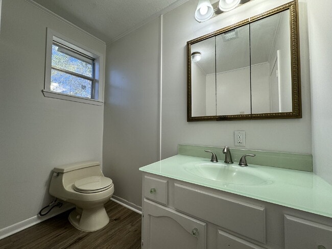 Photo - Effortless living at its finest in Conroe.... Unidad B