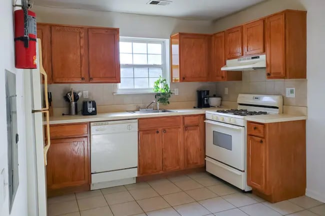 Photo - 889 Green St