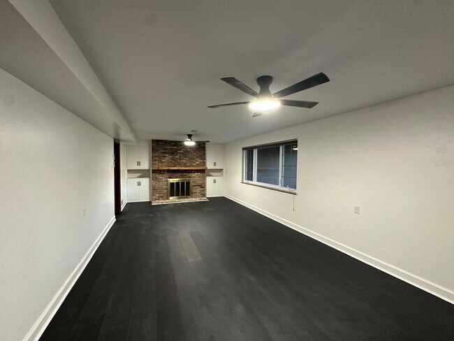 Photo - 547 Greenhurst Dr