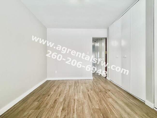 Photo - 901-931 West Brookwood Court Unidad 909 W Brookwood Ct