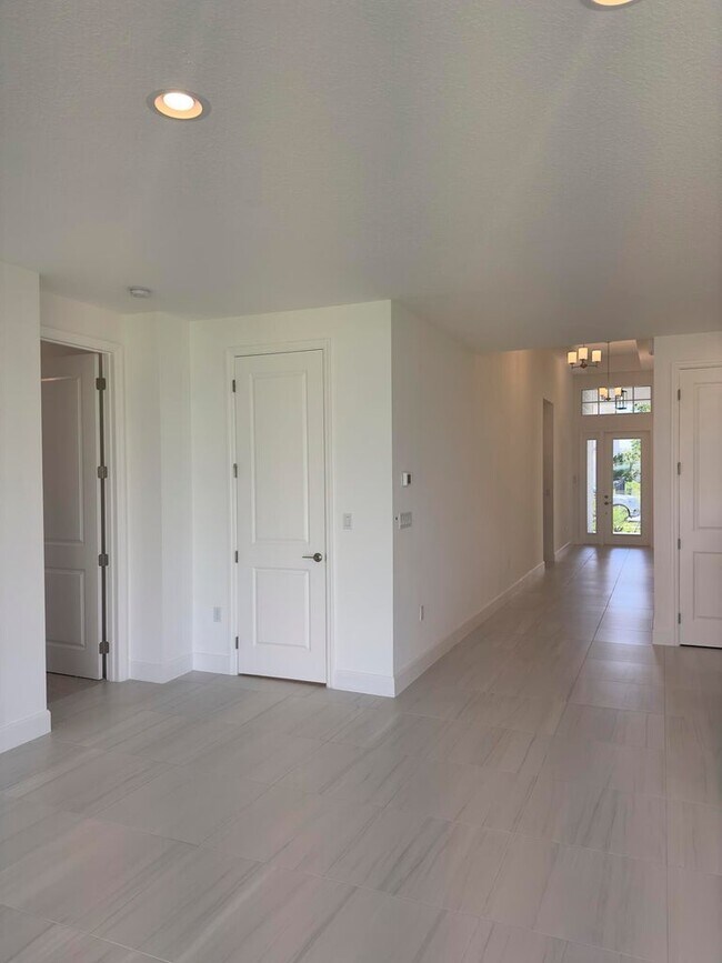 Photo - 1346 Harvester Xing