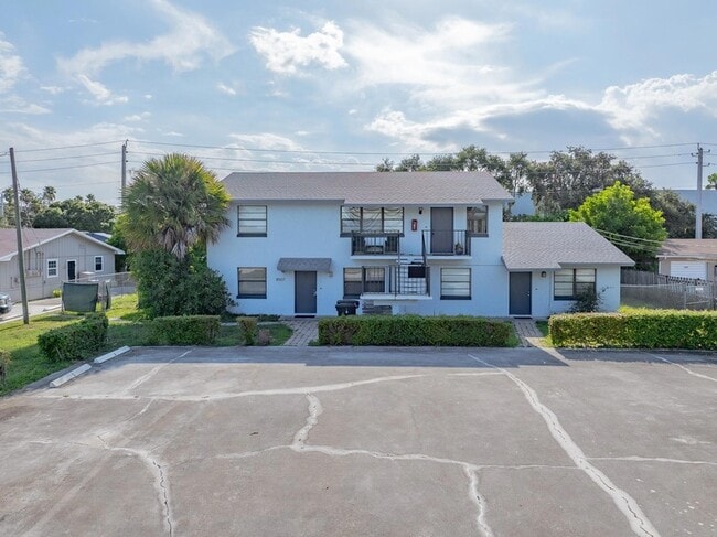 Building Photo - 8507 Sunset Dr Rental