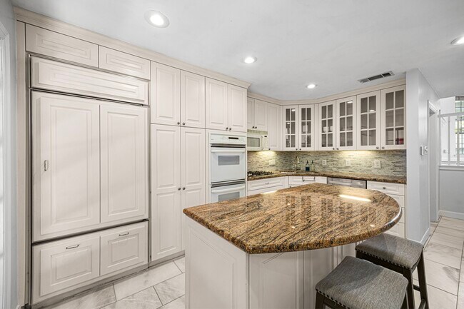 Building Photo - 1926 Indiana St