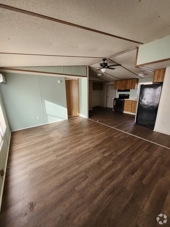Building Photo - 1346 Garetster St Rental