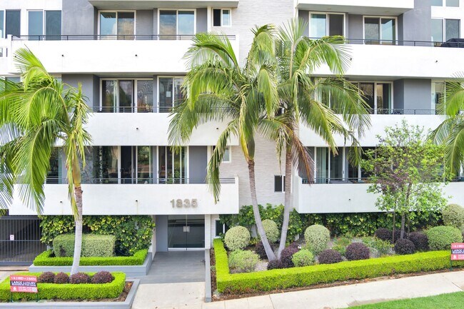 Holmby Apartments
