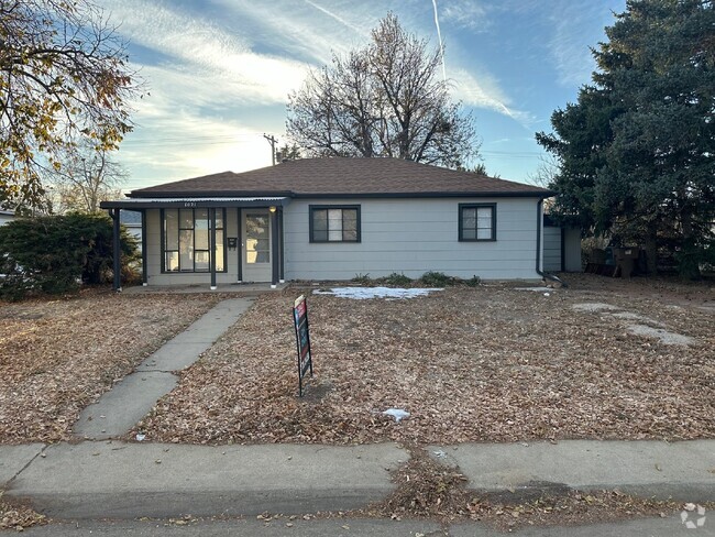 Building Photo - "Charming 3-Bed, 2-Bath Haven in Aurora – ... Rental