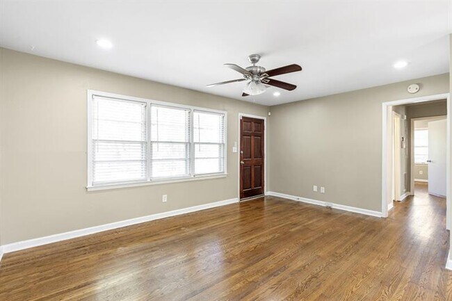 Photo - 1517 Gaylor Cir SE