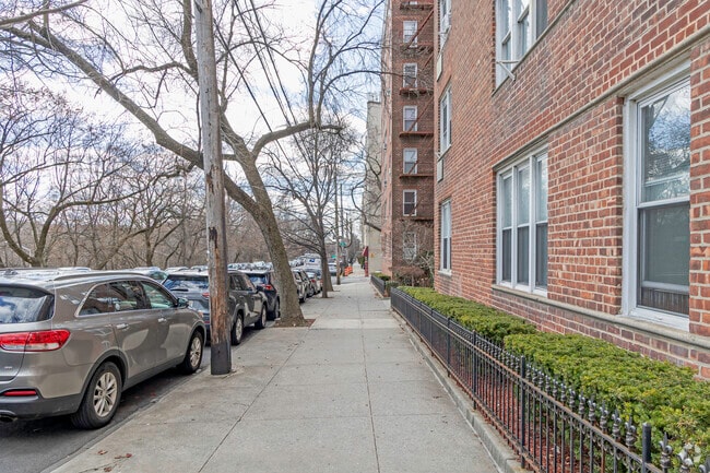 Walkway - 4295 Webster Ave