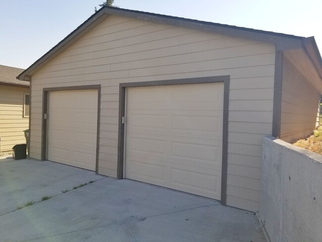 Photo - Newer 2 Bedroom 1 Bathroom with a View