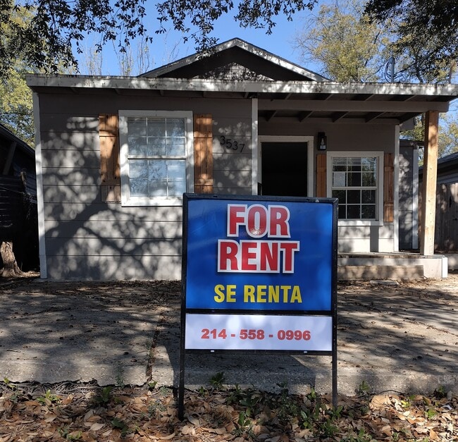Building Photo - 3537 S Laredo St