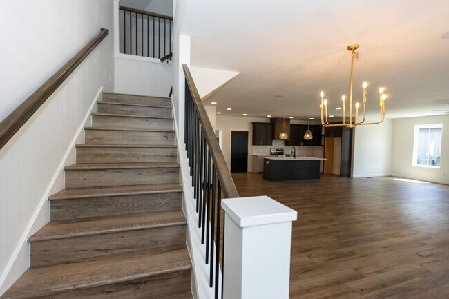 Photo - Executive Property located in Republic with a "furnished option" Don't miss this showstopper!!