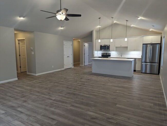 Photo - East Side Terre Haute - 4 Bedroom, 2 Baths, 2 Car Garage Home!