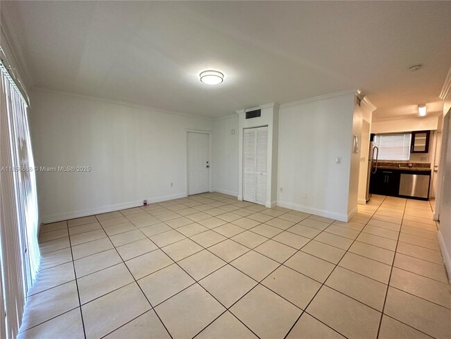 Building Photo - 2536 Van Buren St Unit 4B Rental