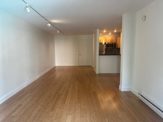 Photo - 1440 Veteran Ave Unidad #208