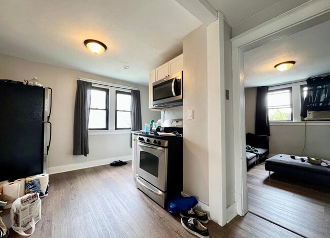 Photo - 437 S 73rd St