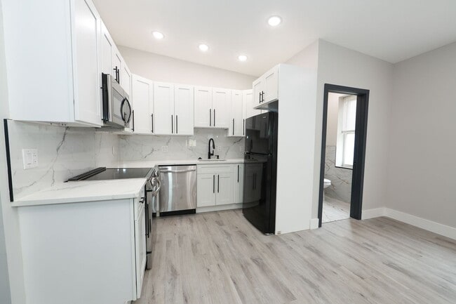 Photo - 3565 Kensington Ave Unit 2