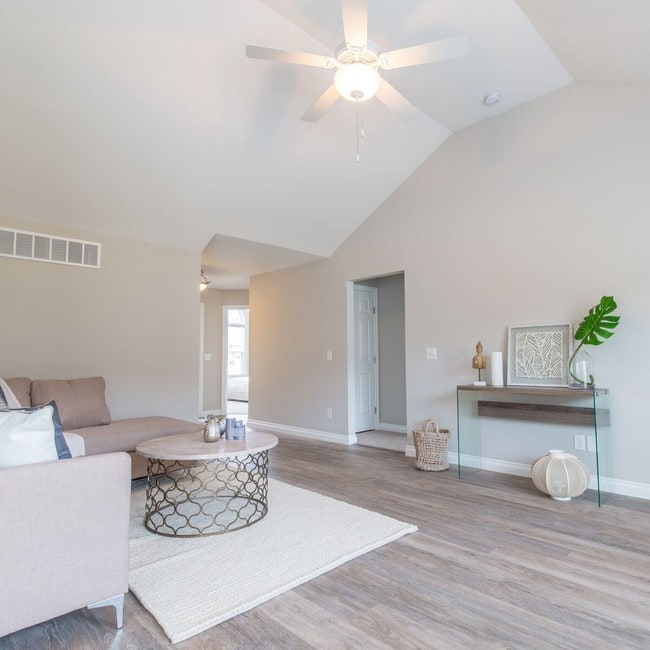 Woodland Hills Villas