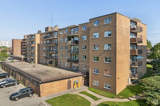 Photo - 34 Dixington Cres