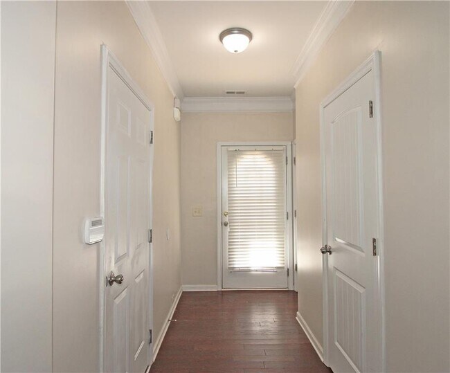 Photo - 315 Lakeside Ln