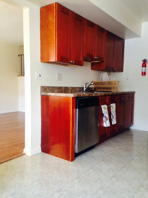 Cocinas nuevas con electrodomésticos de acero inoxidable - Colonial Village Townhomes