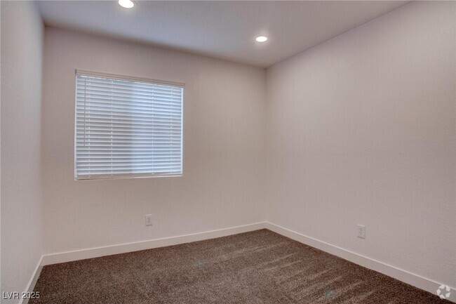 Building Photo - 613 W Victory Rd Rental