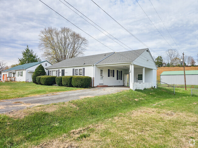 Building Photo - 27343 Lee Hwy Rental