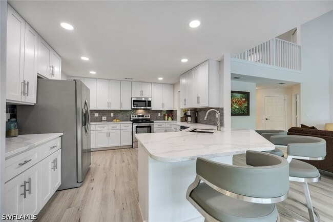 Photo - 335 Lambton Ln