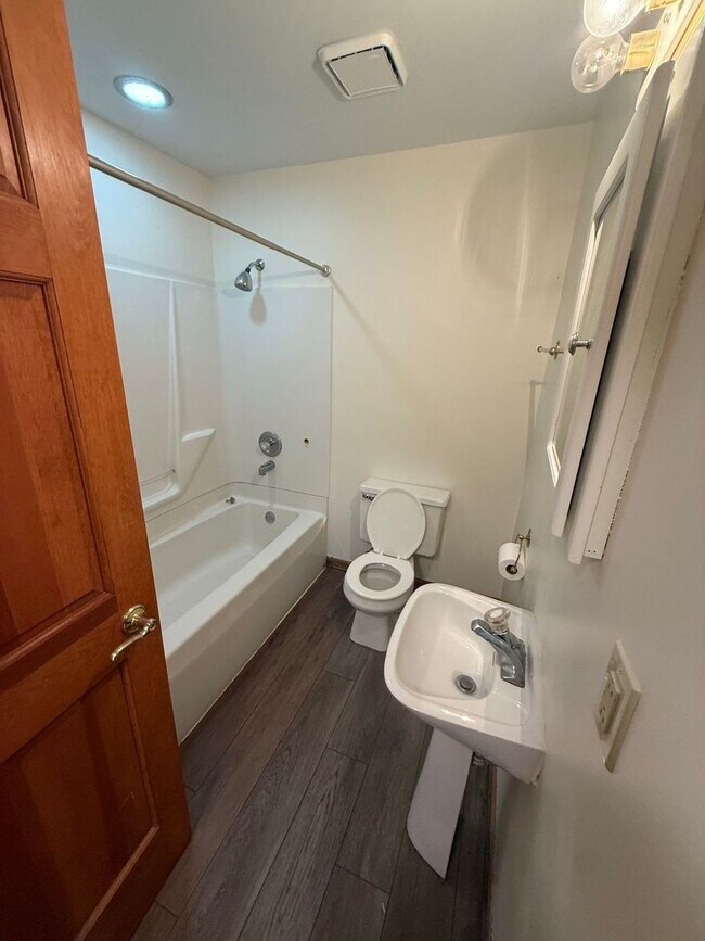 Photo - 19310-19330 Emerald Dr. (Duplex) Unidad 19310