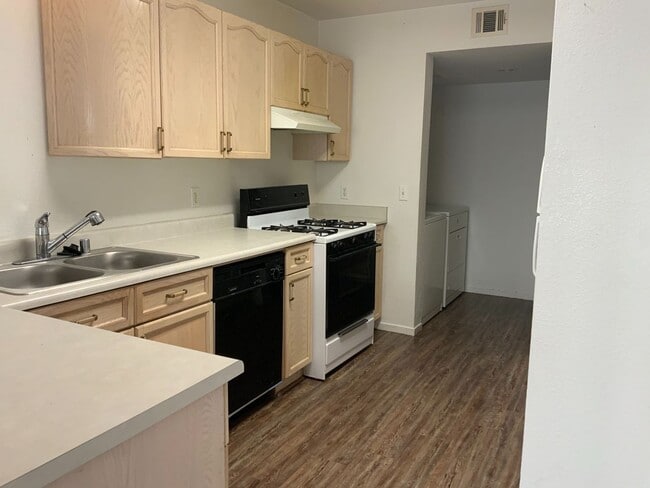 Photo - Lovely 3 bedroom town home with attached g...