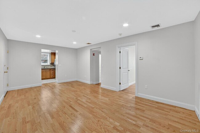 Photo - 142 Bannon Ave Unidad 3