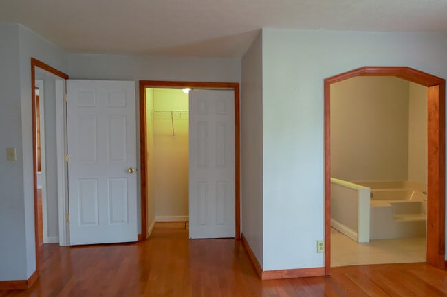 Photo - 105 W 5th St