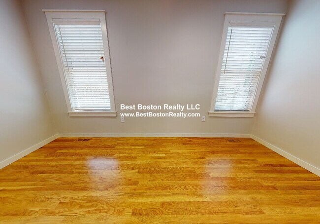 Photo - 568 Green St Unit 1