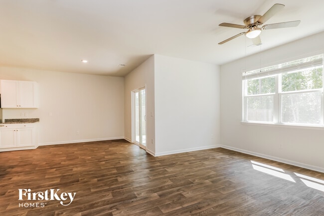 Photo - 544 Wayton Cir