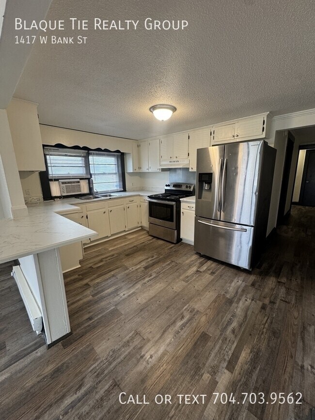 Photo - 1417 W Bank St