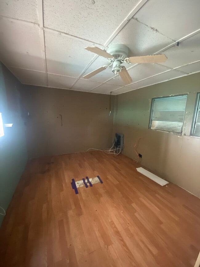 Photo - 2900 FL-17