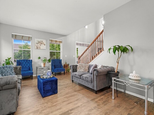 Photo - 210 Woodford Rd